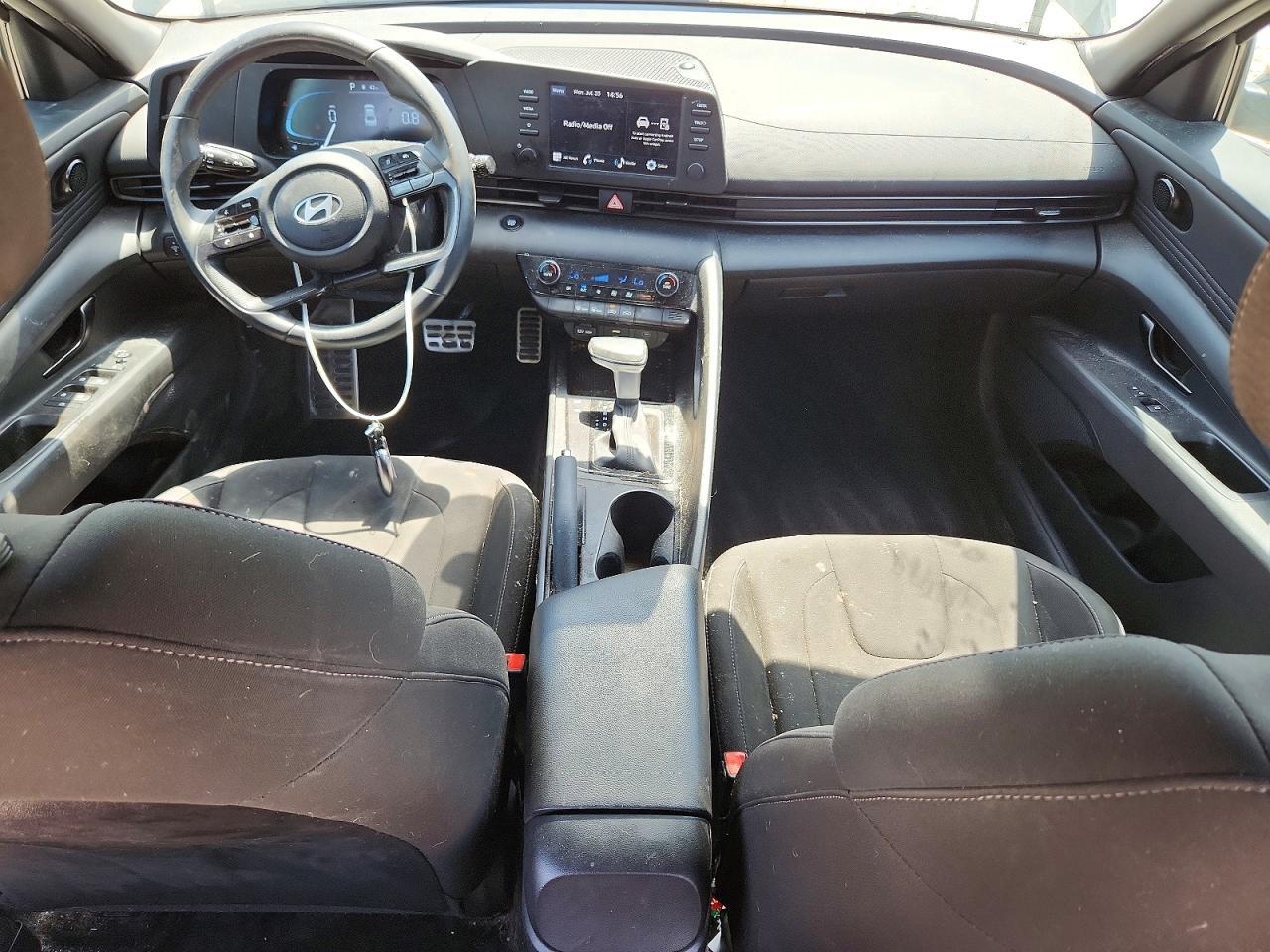 2025 HYUNDAI ELANTRA SEL SPORT — Фото 8 из 12