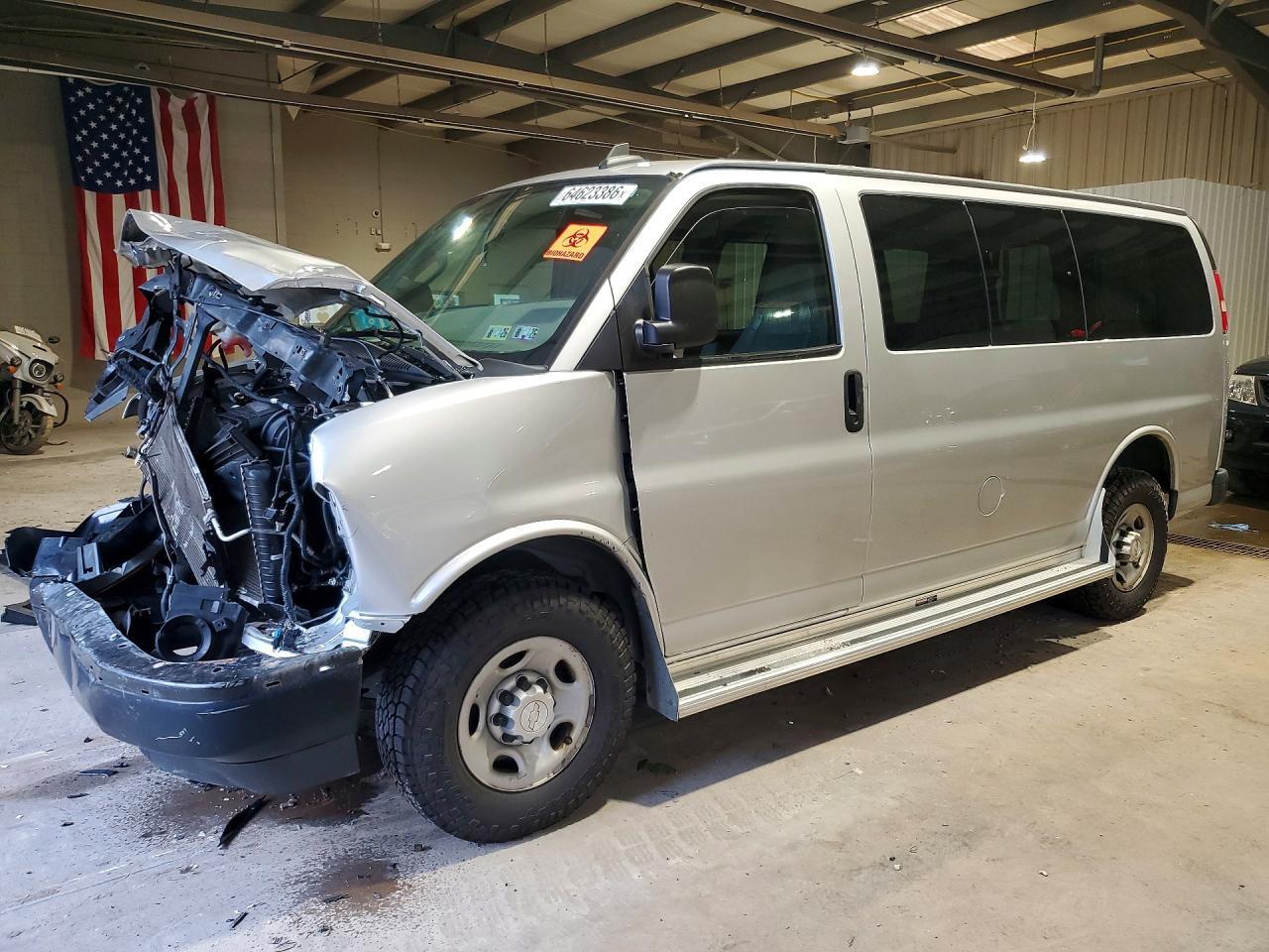 1GAWGEFFXH1263366 2017 CHEVROLET EXPRESS G2500 photo no. 1