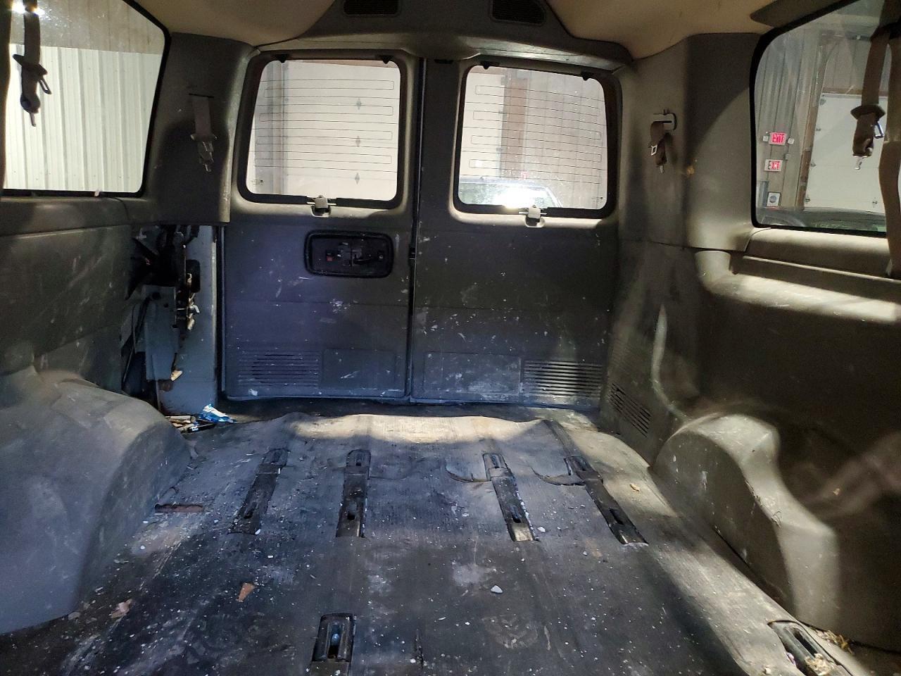 1GAWGEFFXH1263366 2017 CHEVROLET EXPRESS G2500 photo no. 10