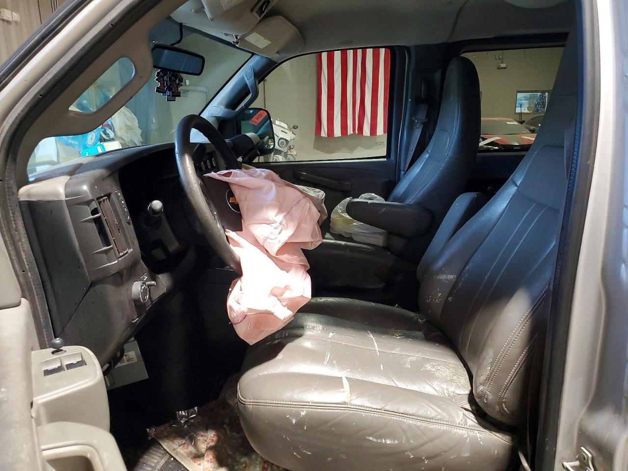1GAWGEFFXH1263366 2017 CHEVROLET EXPRESS G2500 photo no. 7