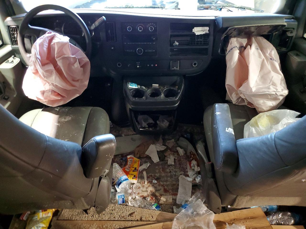 1GAWGEFFXH1263366 2017 CHEVROLET EXPRESS G2500 photo no. 8