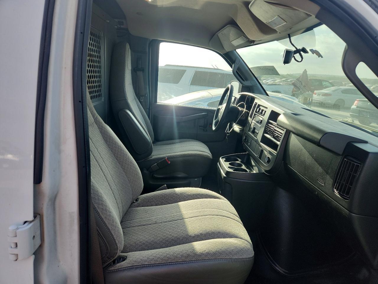 2017 CHEVROLET EXPRESS G2500 — Фото 11 из 13