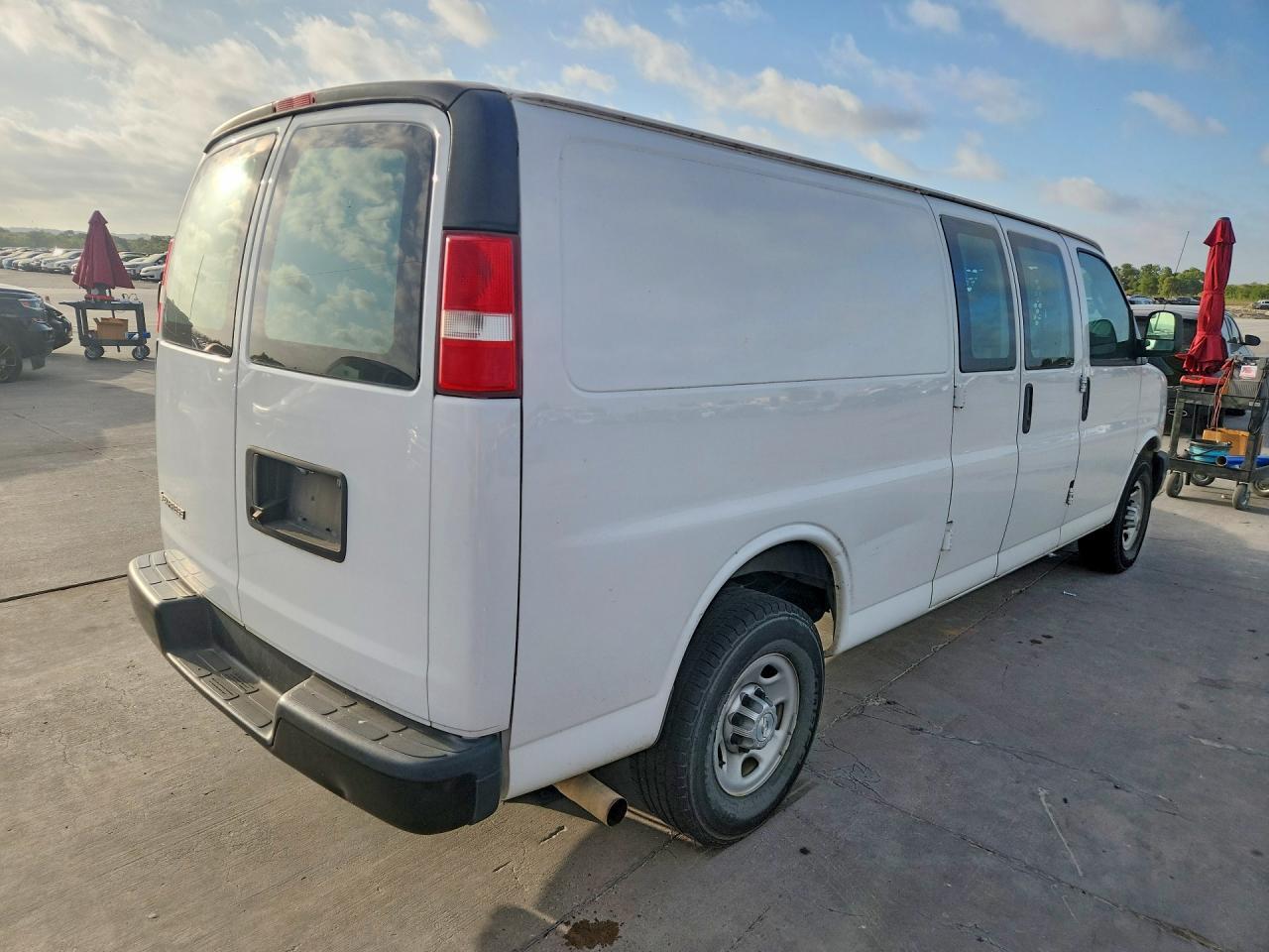 2017 CHEVROLET EXPRESS G2500 — Фото 3 из 13