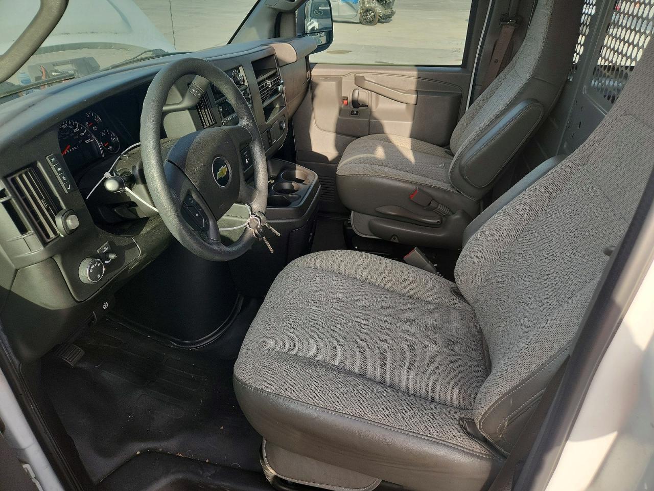 2017 CHEVROLET EXPRESS G2500 — Фото 7 из 13