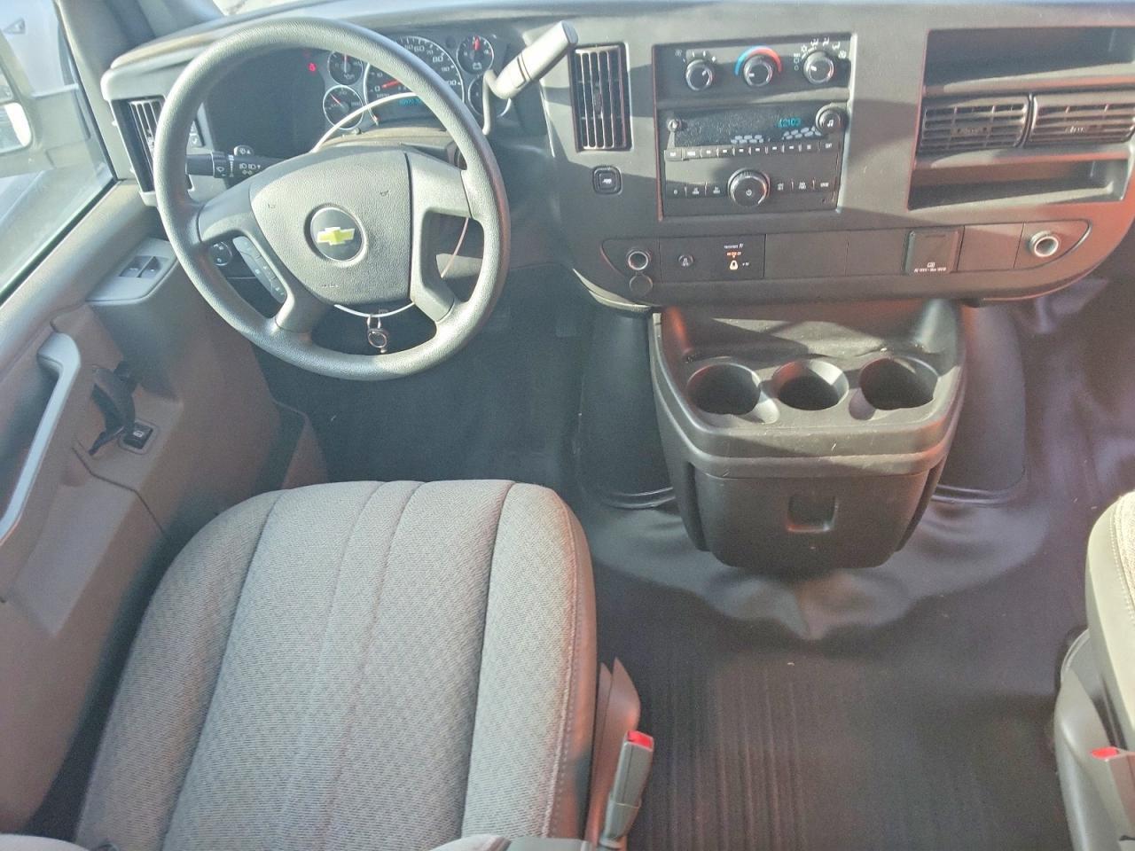 2017 CHEVROLET EXPRESS G2500 — Фото 8 из 13
