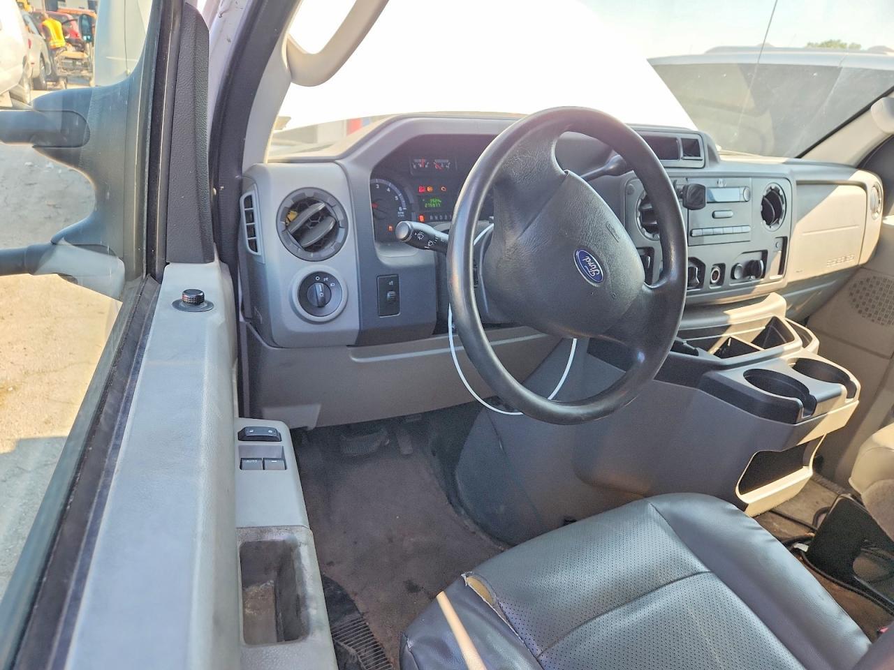 2011 FORD ECONOLINE E150 VAN — Фото 8 из 12