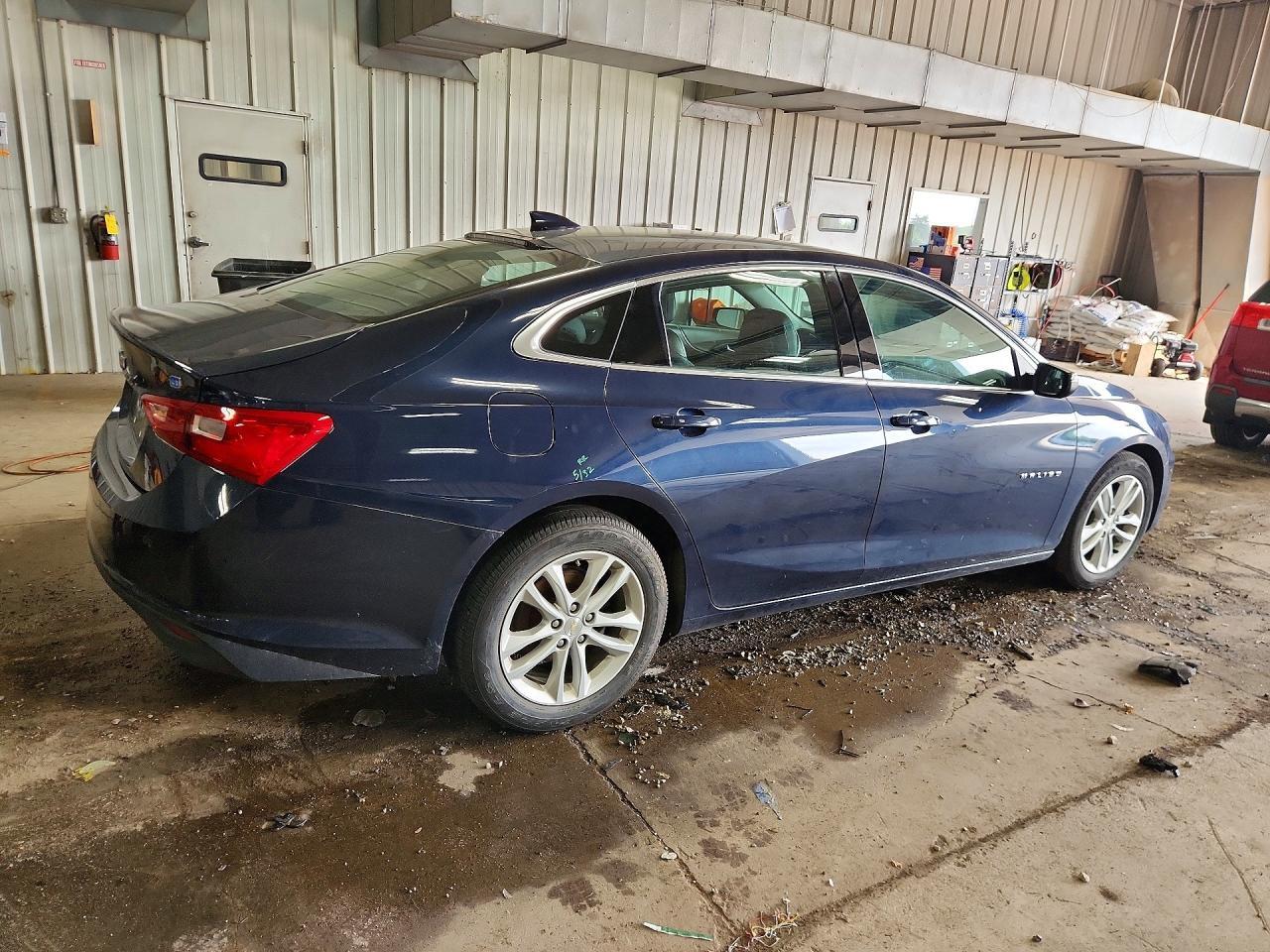2017 CHEVROLET MALIBU HYBRID — Фото 3 из 12