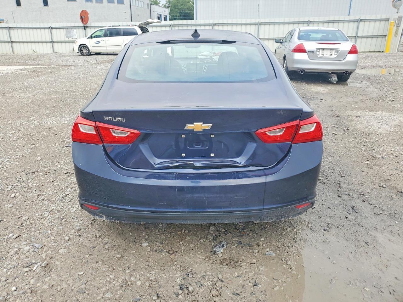 2017 CHEVROLET MALIBU LS — Фото 6 из 12