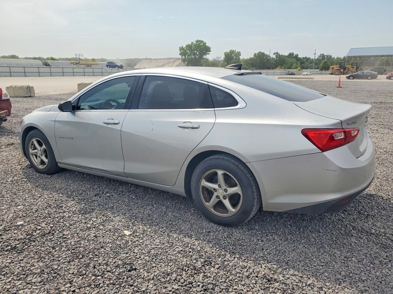 2017 CHEVROLET MALIBU LS — Фото 2 из 12