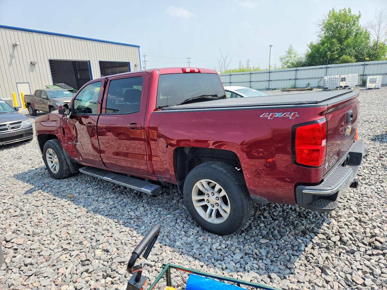 3GCUKREC2HG359439 2017 CHEVROLET SILVERADO photo no. 2