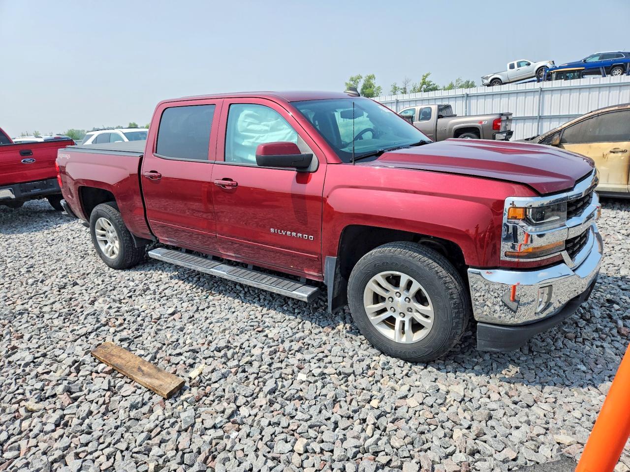 3GCUKREC2HG359439 2017 CHEVROLET SILVERADO photo no. 4