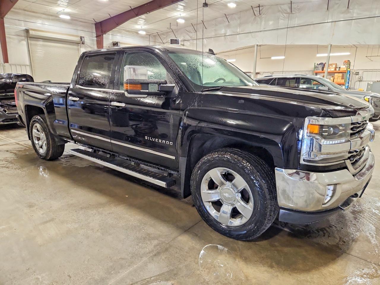 2017 CHEVROLET SILVERADO K1500 LTZ — Фото 4 из 12
