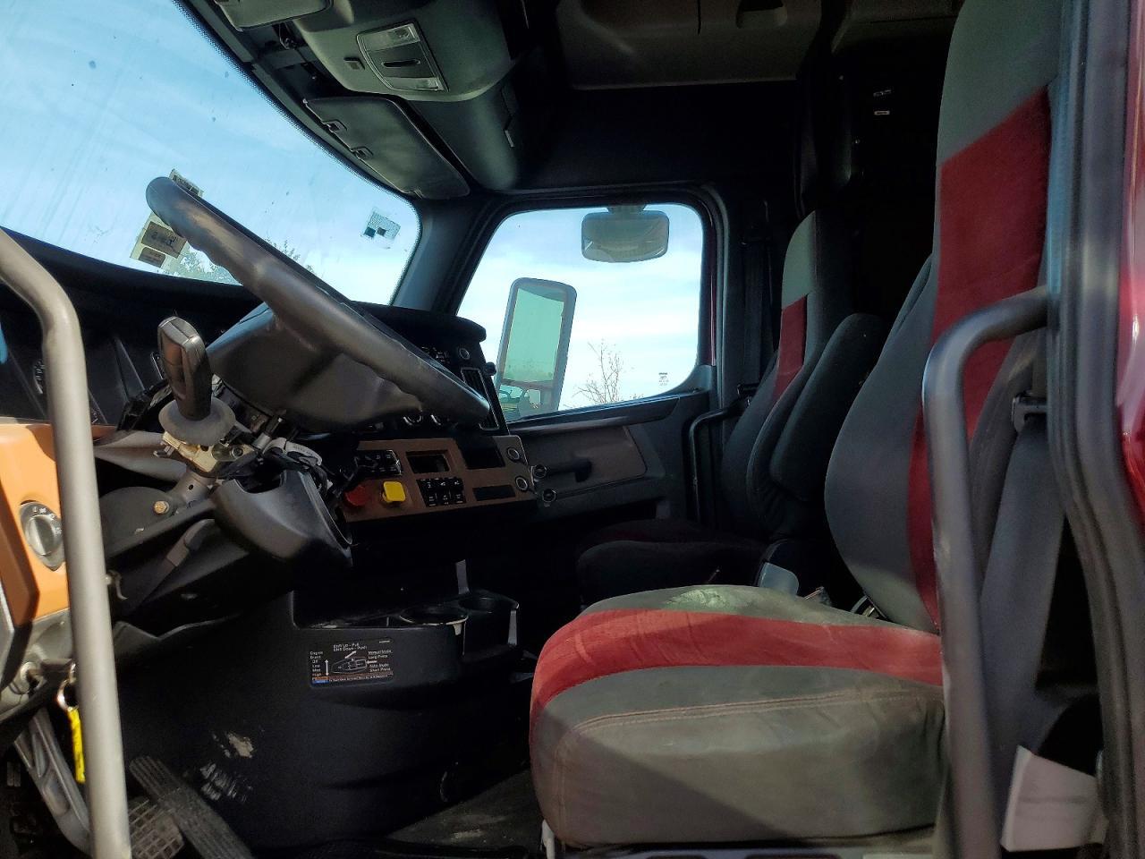 2021 FREIGHTLINER CASCADIA 126 SEMI TRUCK — Фото 5 из 10