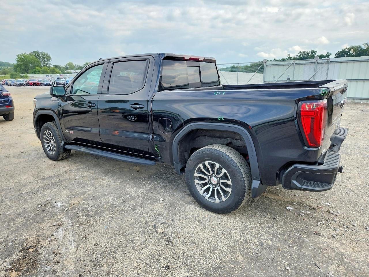 2021 GMC SIERRA K1500 AT4 — Фото 2 из 12