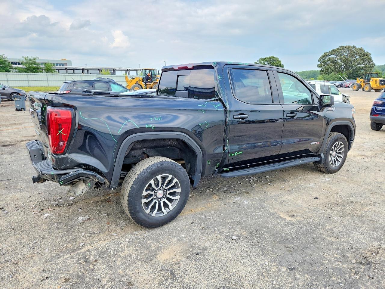 2021 GMC SIERRA K1500 AT4 — Фото 3 из 12