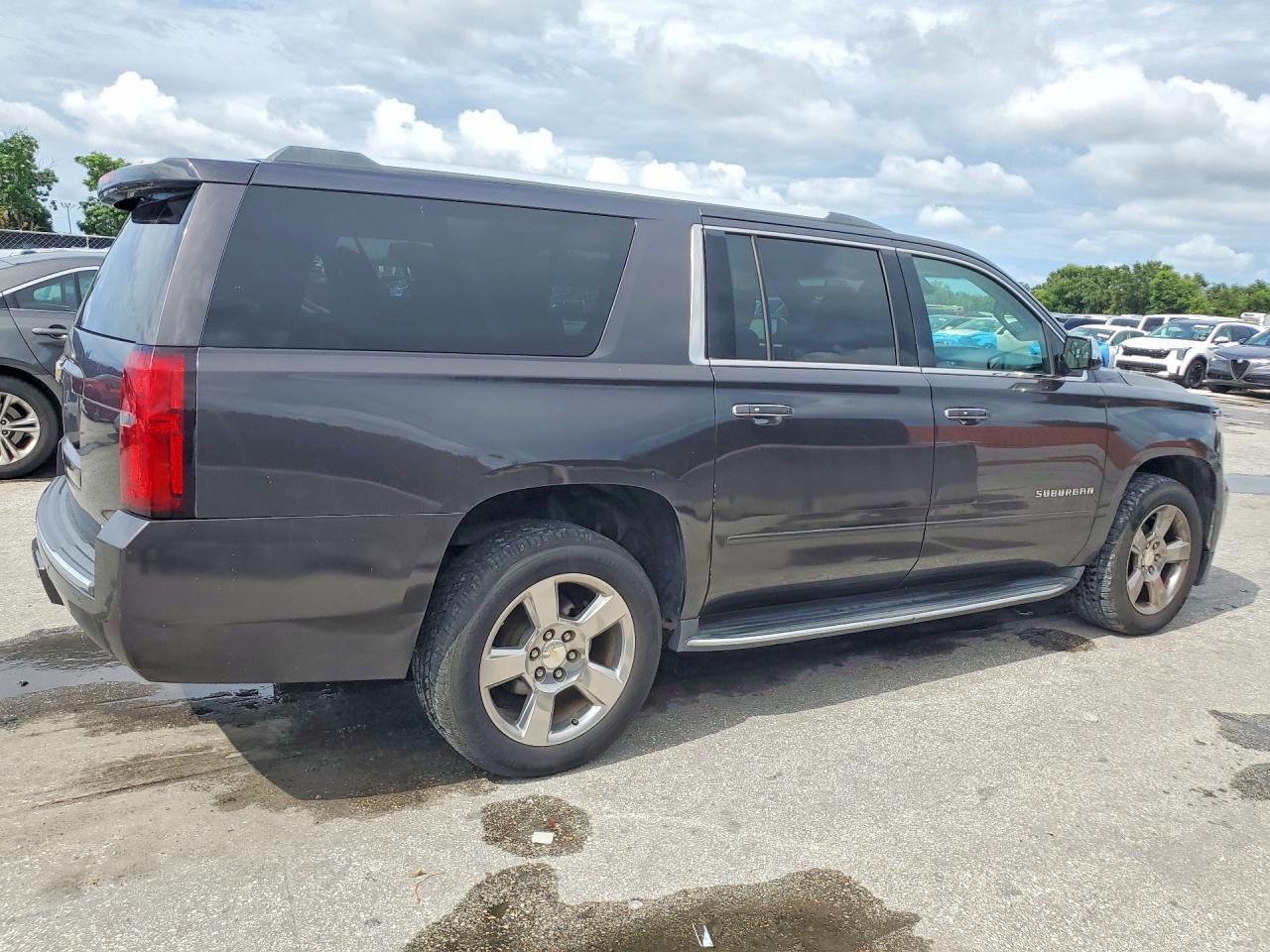 2017 CHEVROLET SUBURBAN K1500 PREMIER — Фото 3 из 13