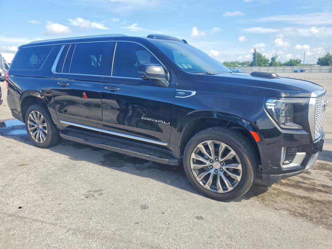 2021 GMC YUKON XL DENALI — Фото 4 из 13
