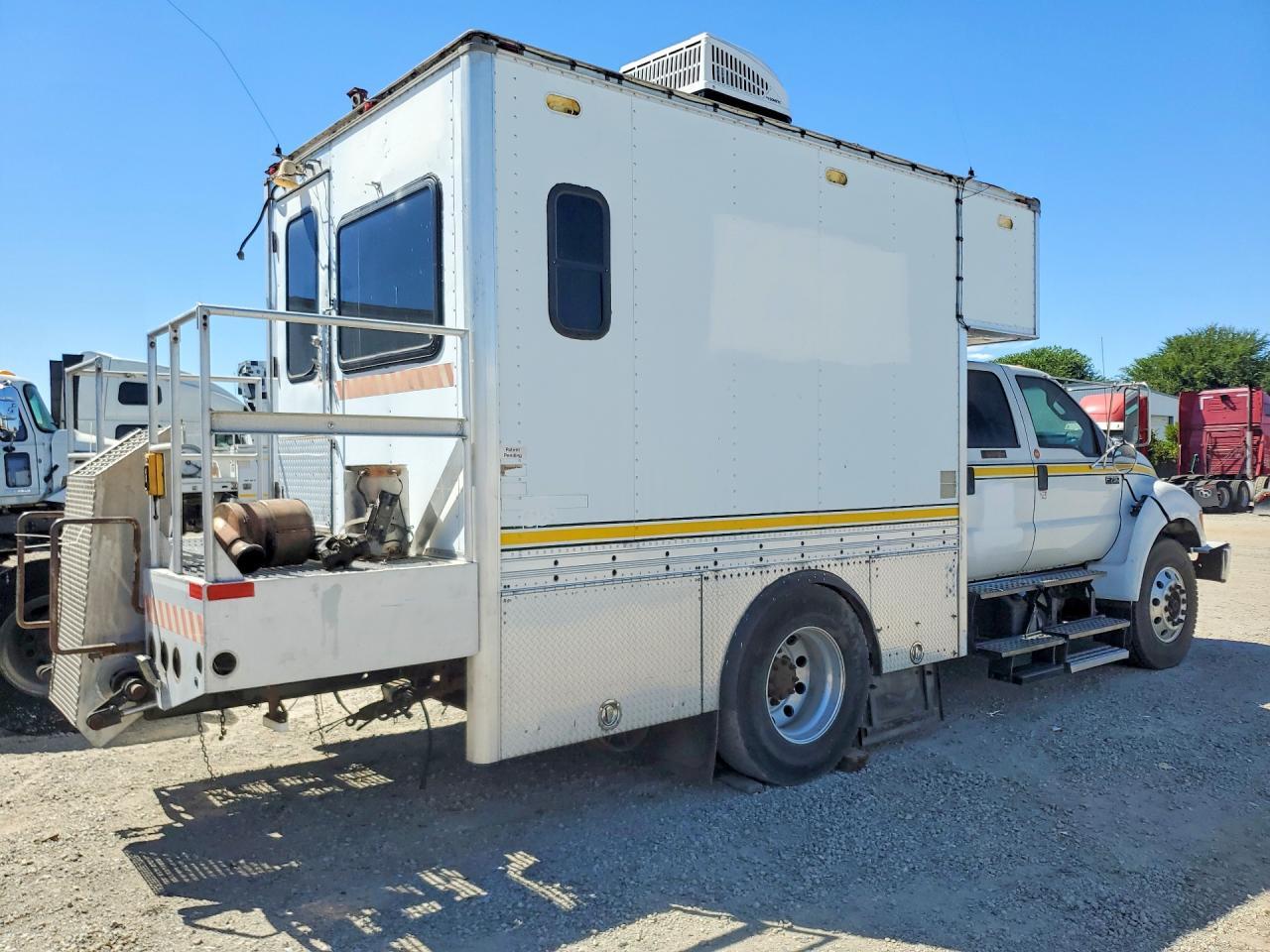 2011 FORD F750 SUPER - RAILROAD SERVICE TRUCK — Фото 3 из 13