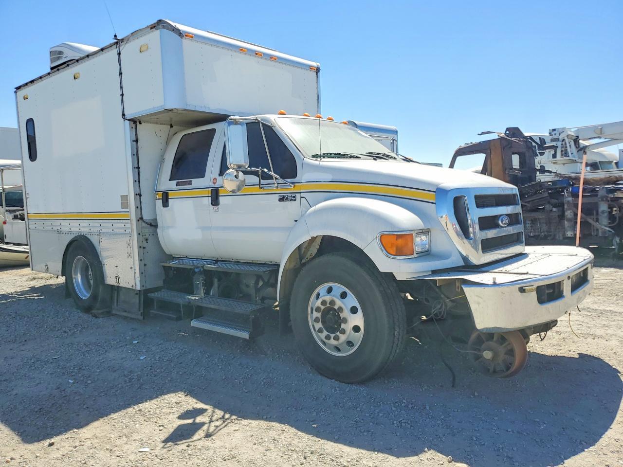 2011 FORD F750 SUPER - RAILROAD SERVICE TRUCK — Фото 4 из 13