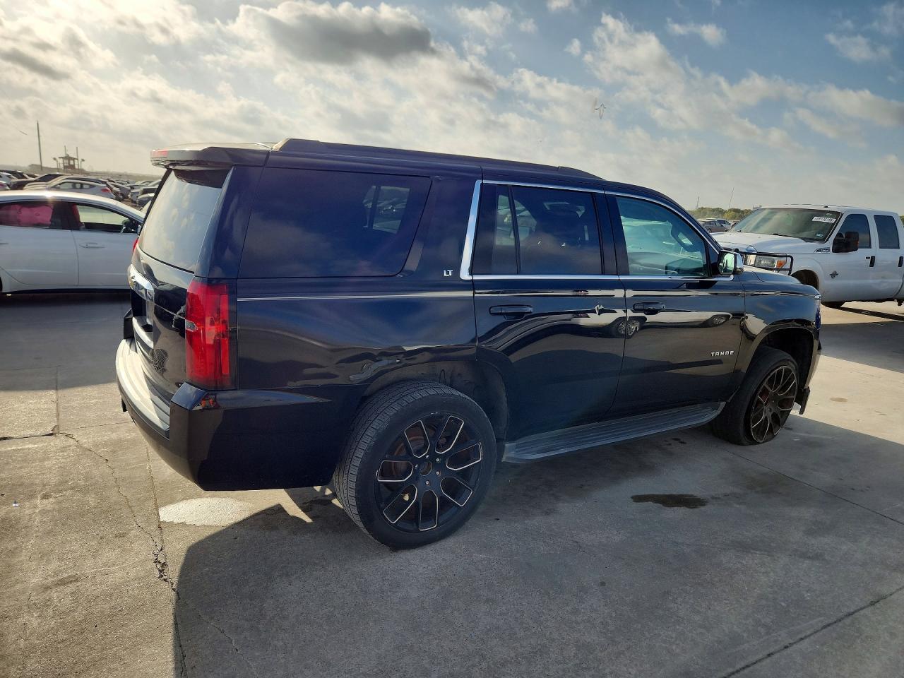 2017 CHEVROLET TAHOE C1500 LT — Фото 3 из 13