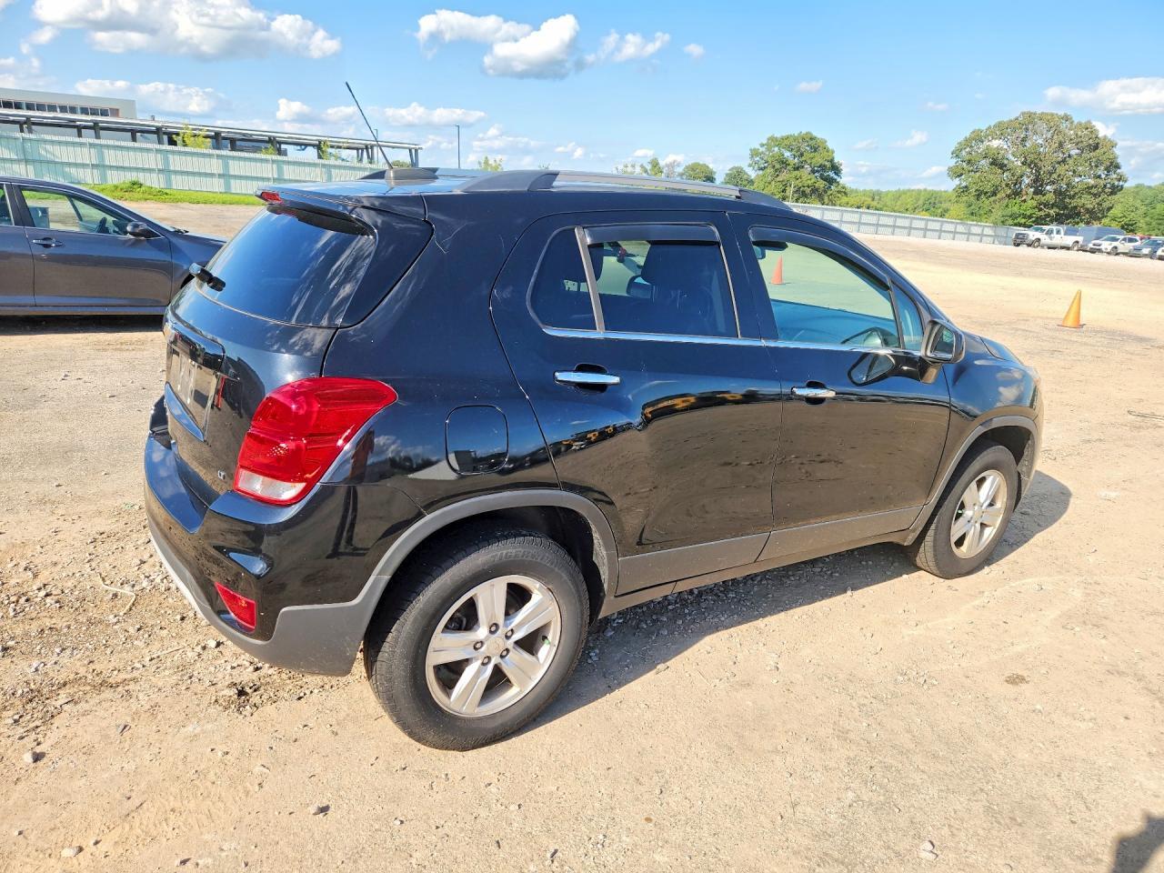 2017 CHEVROLET TRAX 1LT — Фото 3 из 13