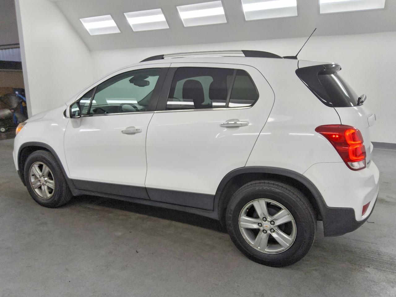 KL7CJLSB6HB155482 2017 CHEVROLET TRAX photo no. 2