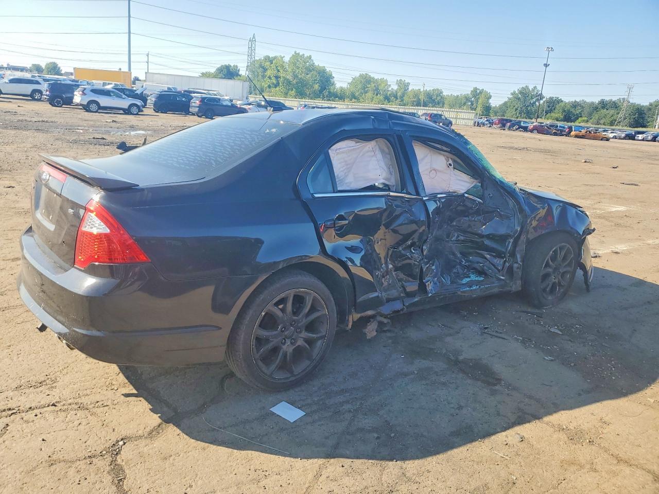 3FAHP0HA6BR219940 2011 FORD FUSION photo no. 3