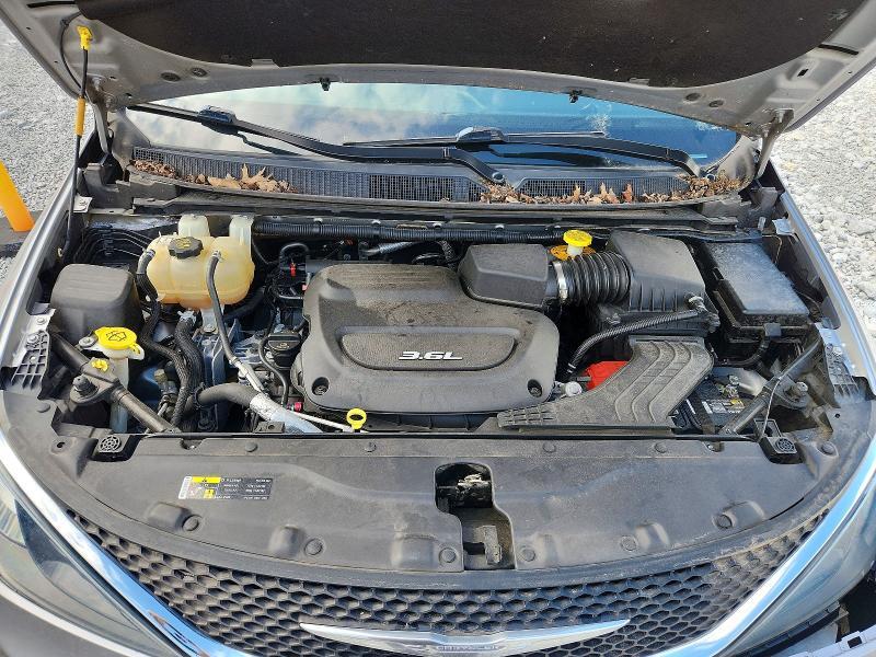 2017 CHRYSLER PACIFICA TOURING — Фото 12 из 13
