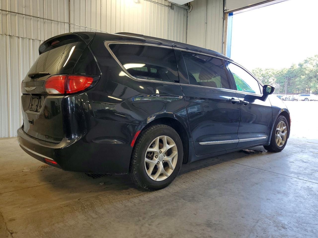 2017 CHRYSLER PACIFICA TOURING L — Фото 3 из 13