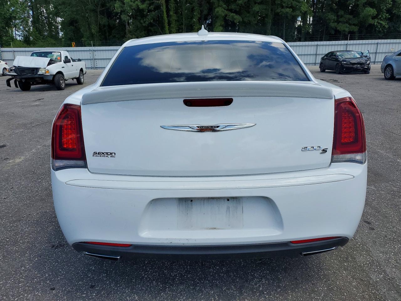 2C3CCABG4HH667623 2017 CHRYSLER 300 photo no. 6