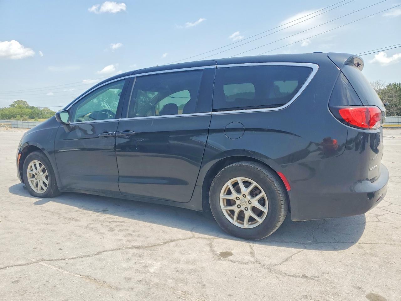 2017 CHRYSLER PACIFICA TOURING — Фото 2 из 13
