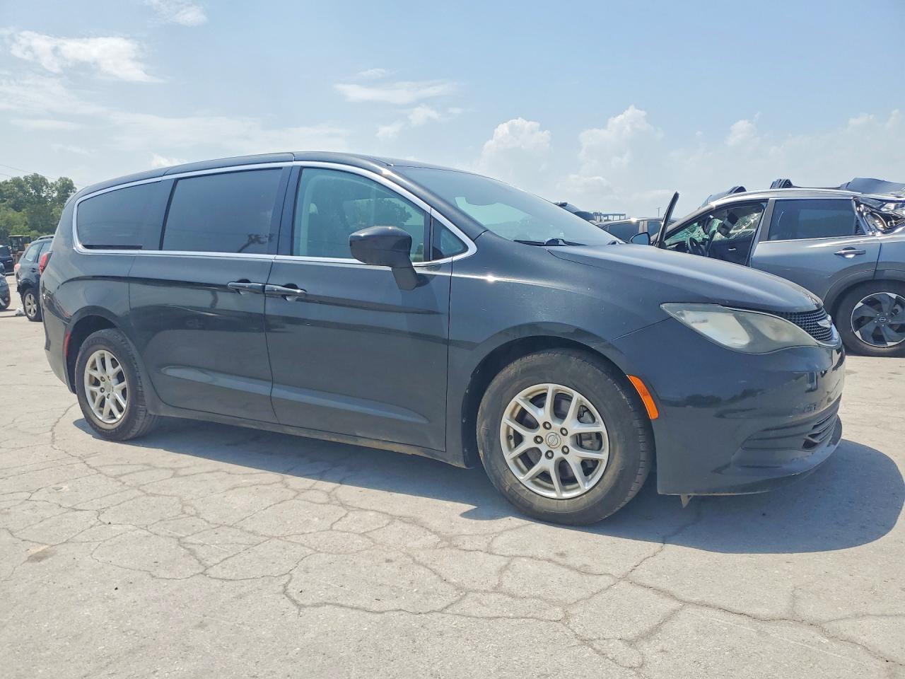 2017 CHRYSLER PACIFICA TOURING — Фото 4 из 13