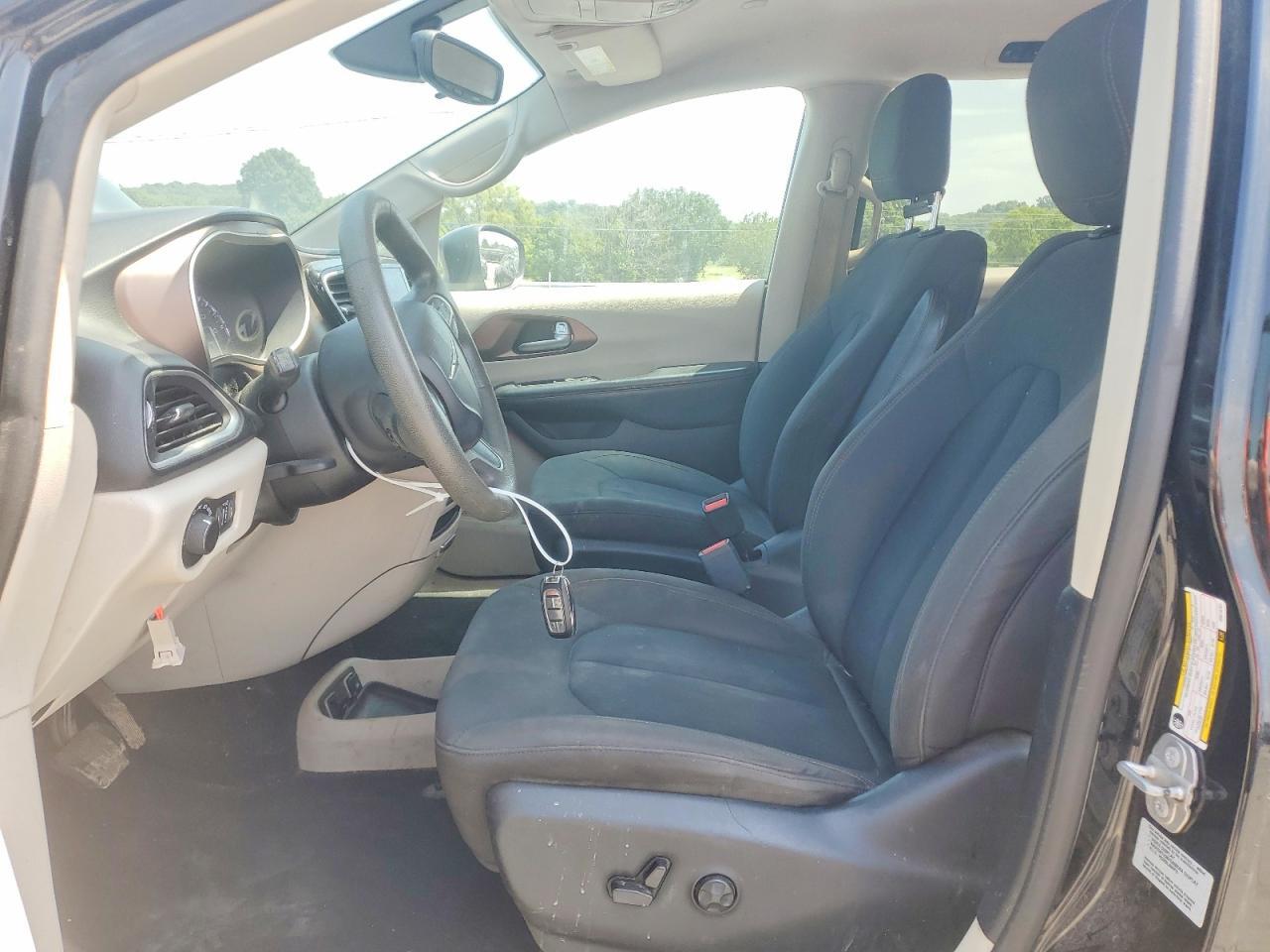 2017 CHRYSLER PACIFICA TOURING — Фото 7 из 13