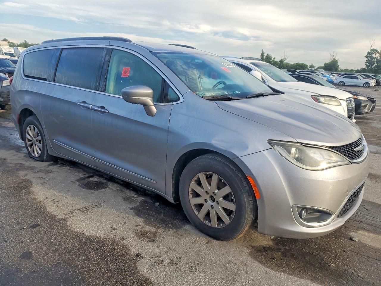 2017 CHRYSLER PACIFICA TOURING L — Фото 4 из 13