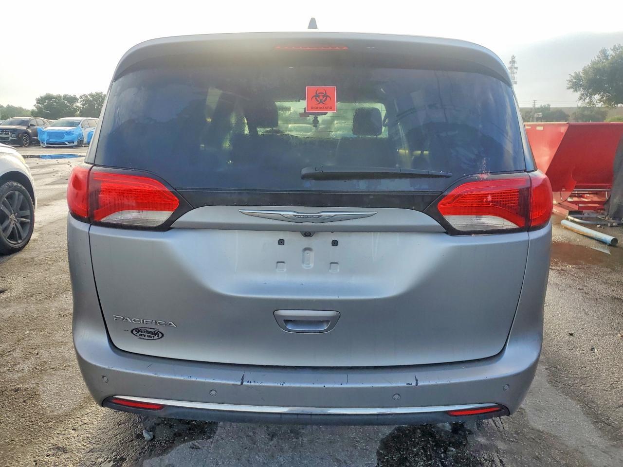 2017 CHRYSLER PACIFICA TOURING L — Фото 6 из 13