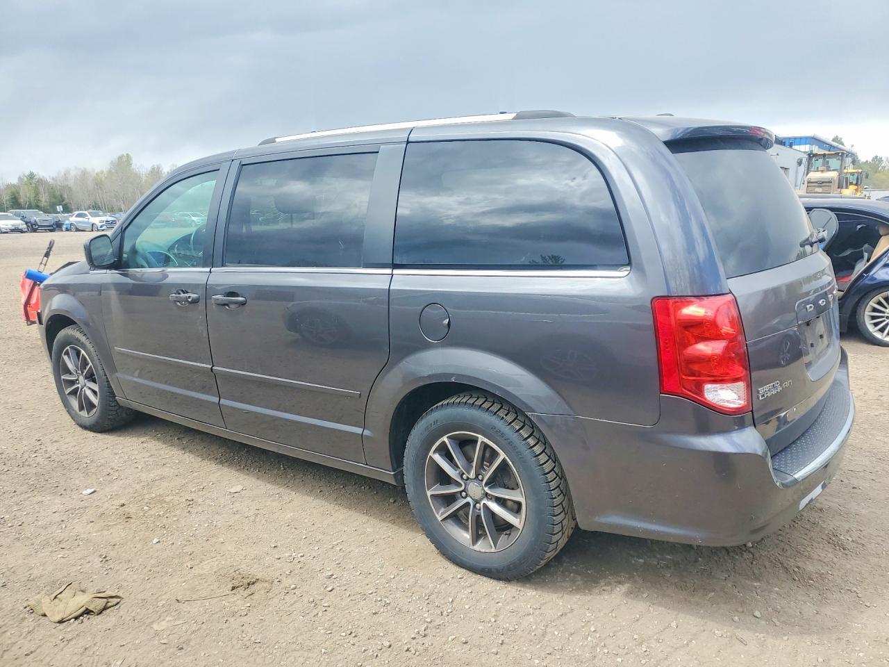 2017 DODGE GRAND CARAVAN SE — Фото 2 из 13