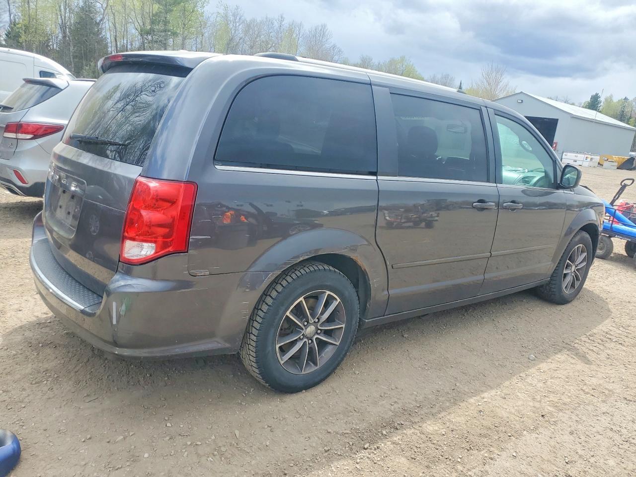 2017 DODGE GRAND CARAVAN SE — Фото 3 из 13