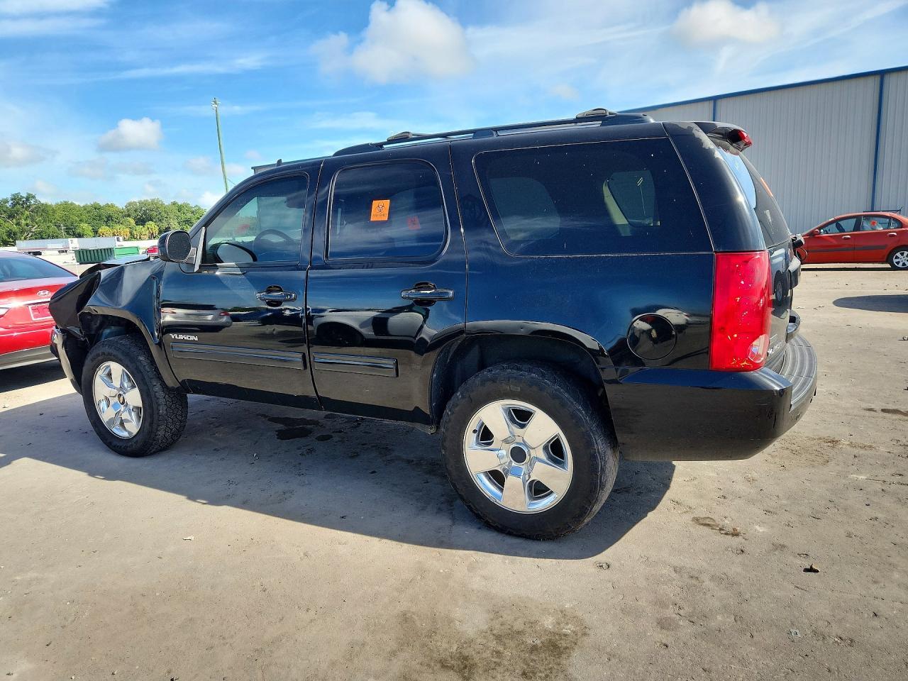 2011 GMC YUKON SLE — Фото 2 из 13