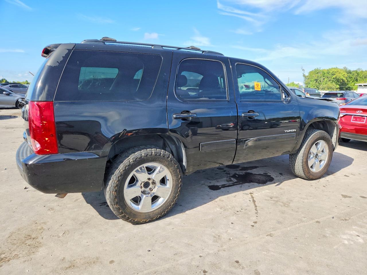 2011 GMC YUKON SLE — Фото 3 из 13
