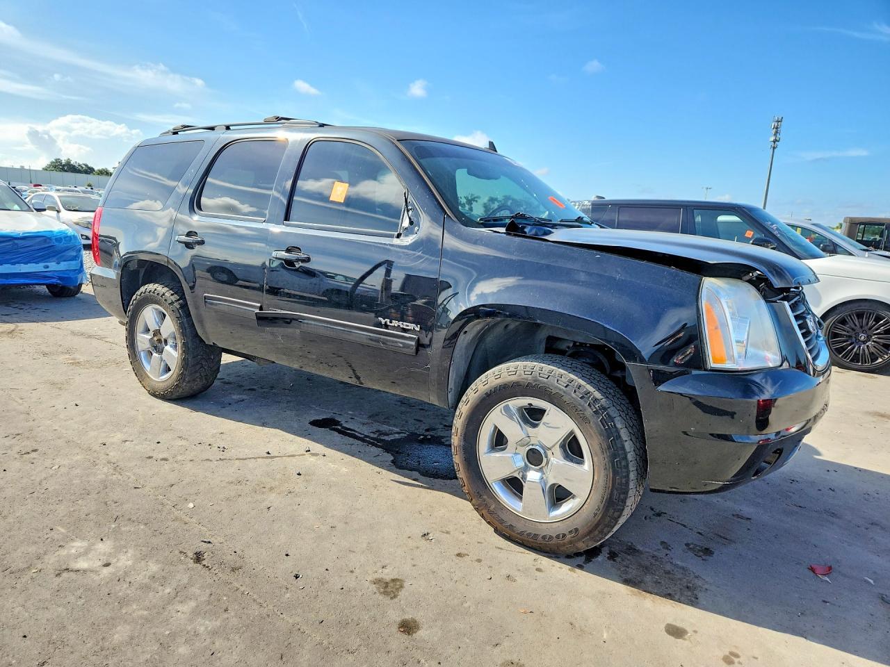 2011 GMC YUKON SLE — Фото 4 из 13