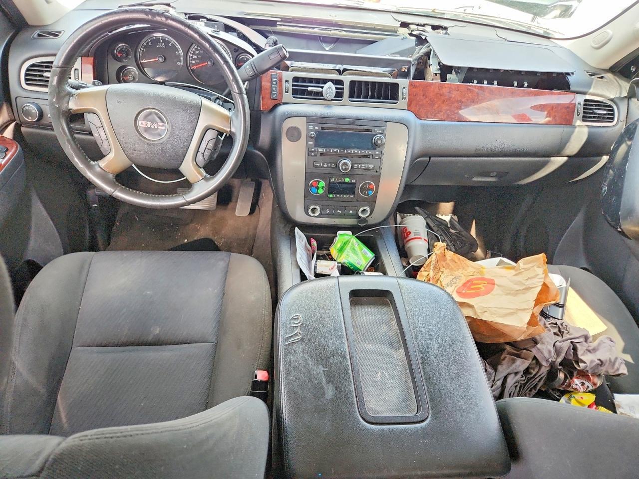 2011 GMC YUKON SLE — Фото 8 из 13