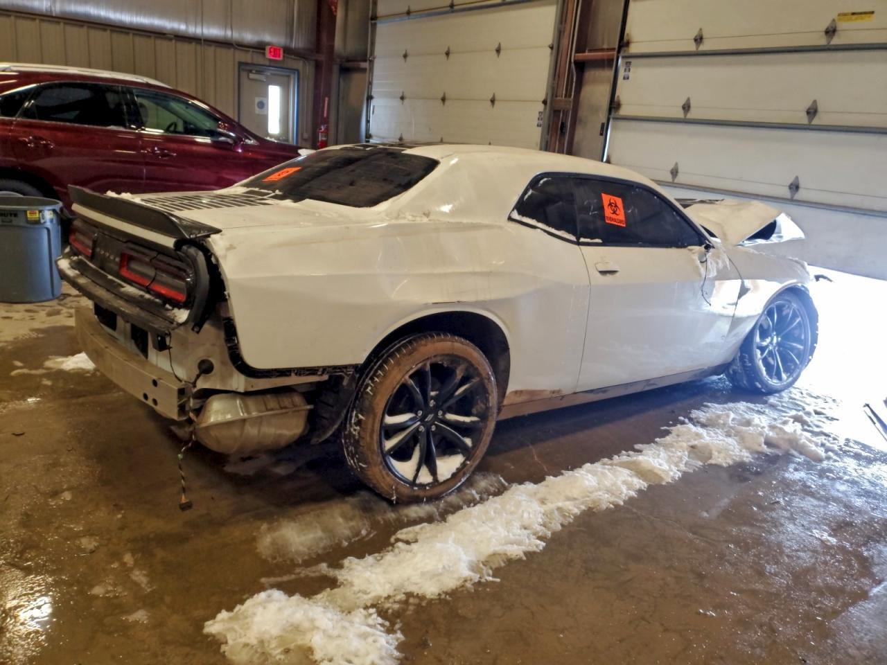 2017 DODGE CHALLENGER SXT — Фото 3 из 13
