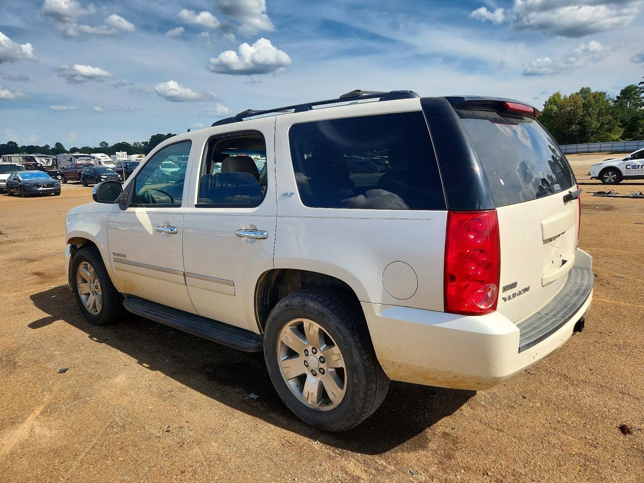 2011 GMC YUKON SLT — Фото 2 из 13