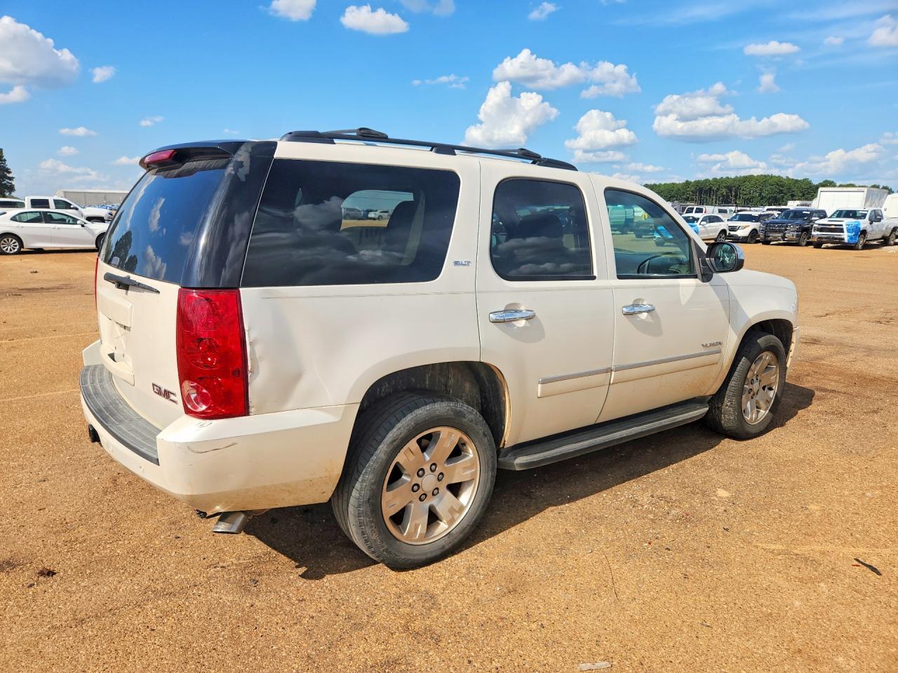 2011 GMC YUKON SLT — Фото 3 из 13
