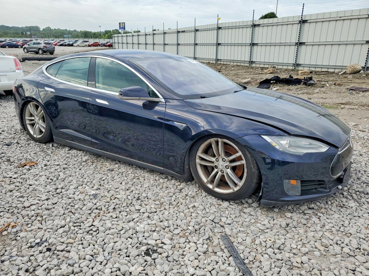 2013 TESLA MODEL S — Фото 4 из 12