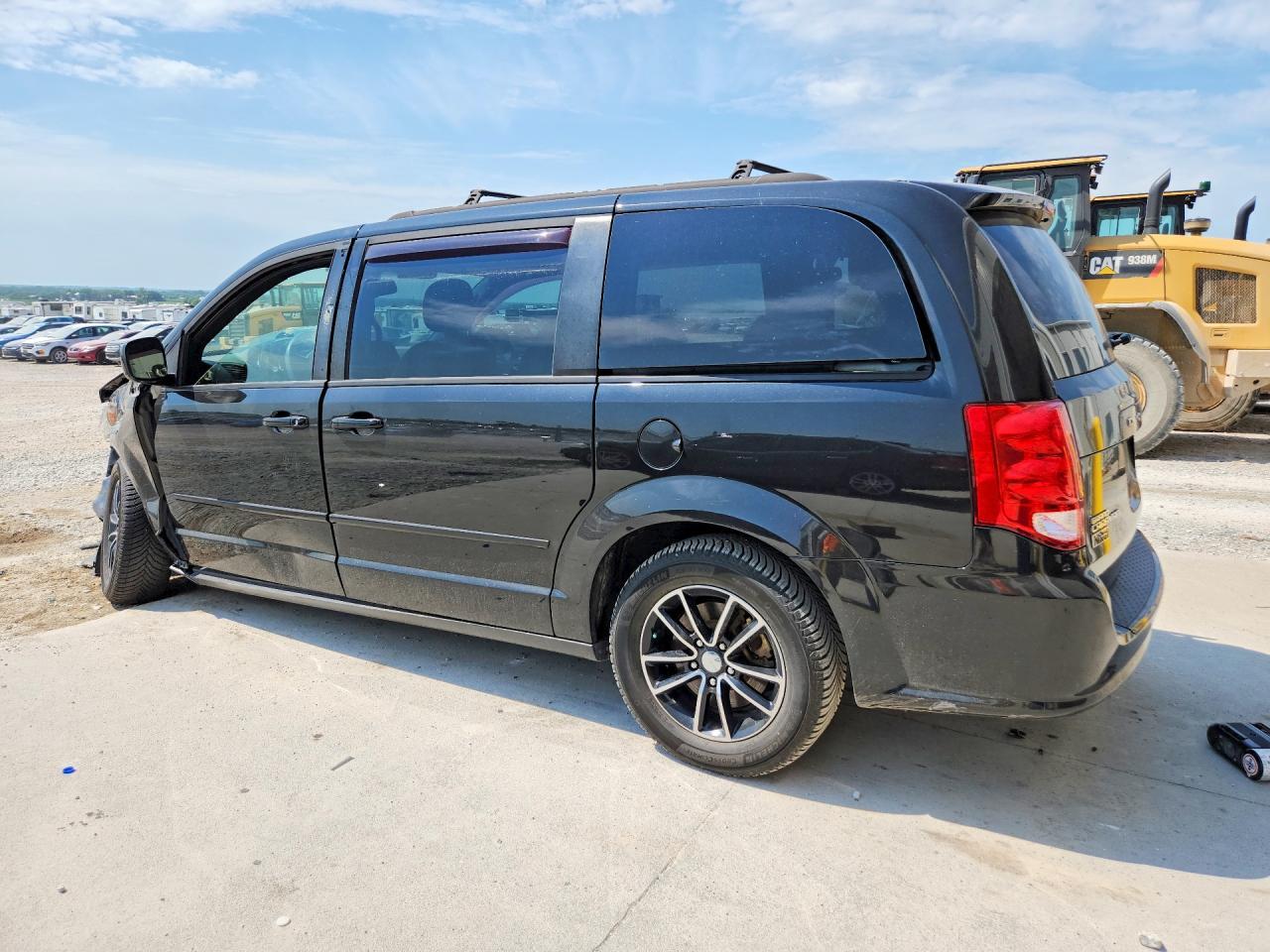 2017 DODGE GRAND CARAVAN SXT — Фото 2 из 13