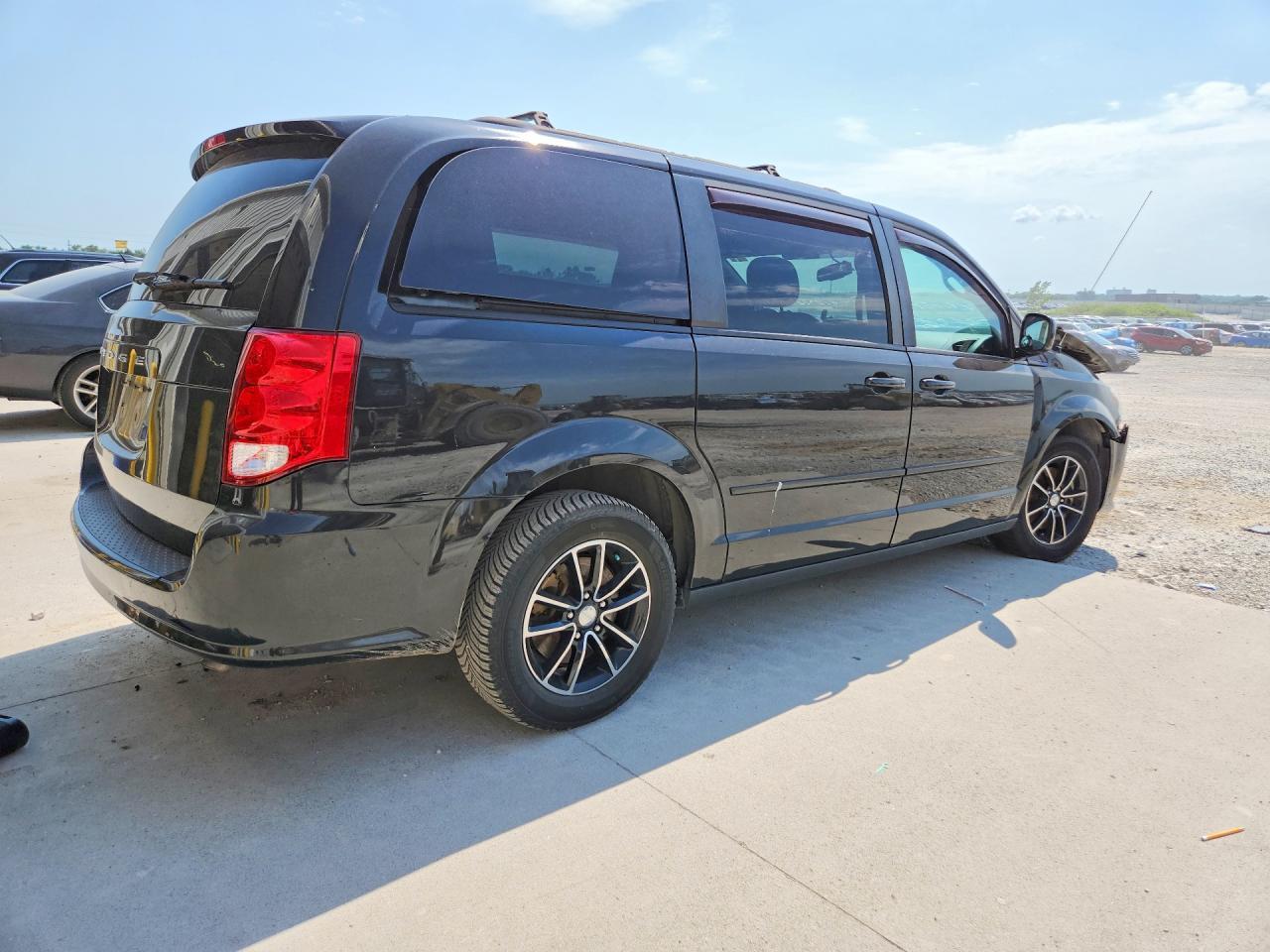 2017 DODGE GRAND CARAVAN SXT — Фото 3 из 13