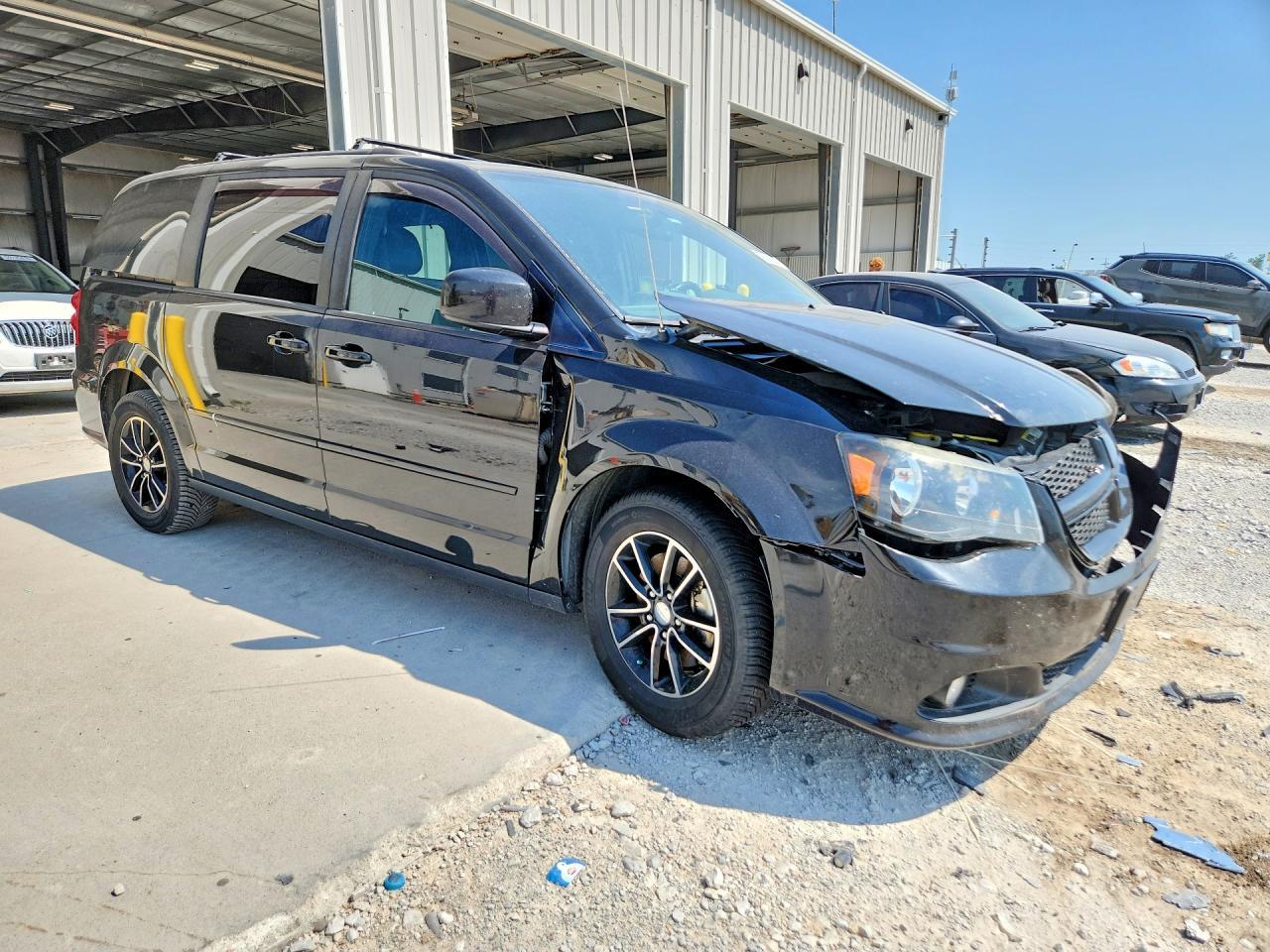 2017 DODGE GRAND CARAVAN SXT — Фото 4 из 13