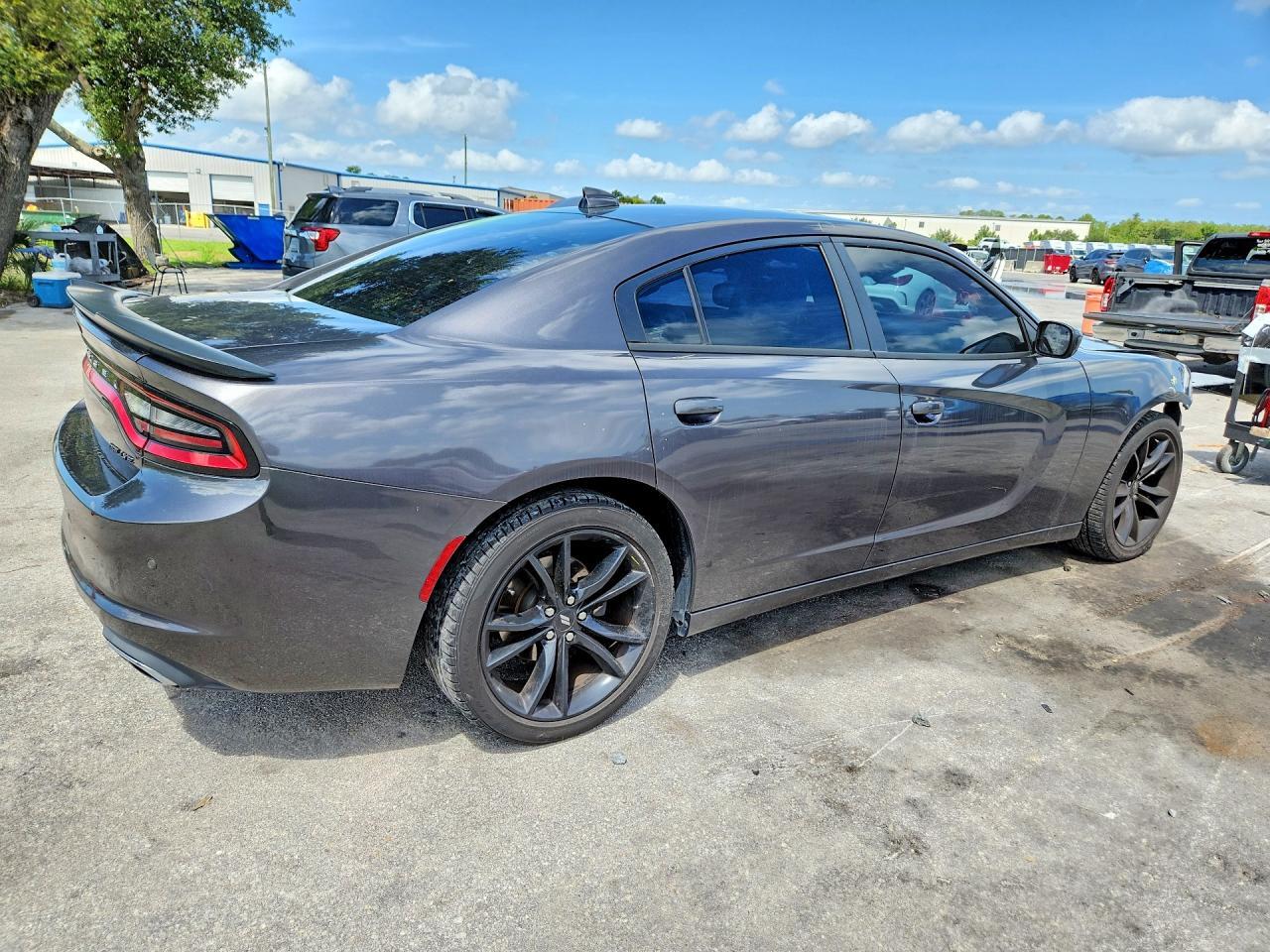 2017 DODGE CHARGER SXT — Фото 3 из 13