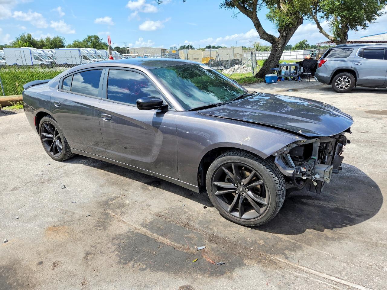 2017 DODGE CHARGER SXT — Фото 4 из 13